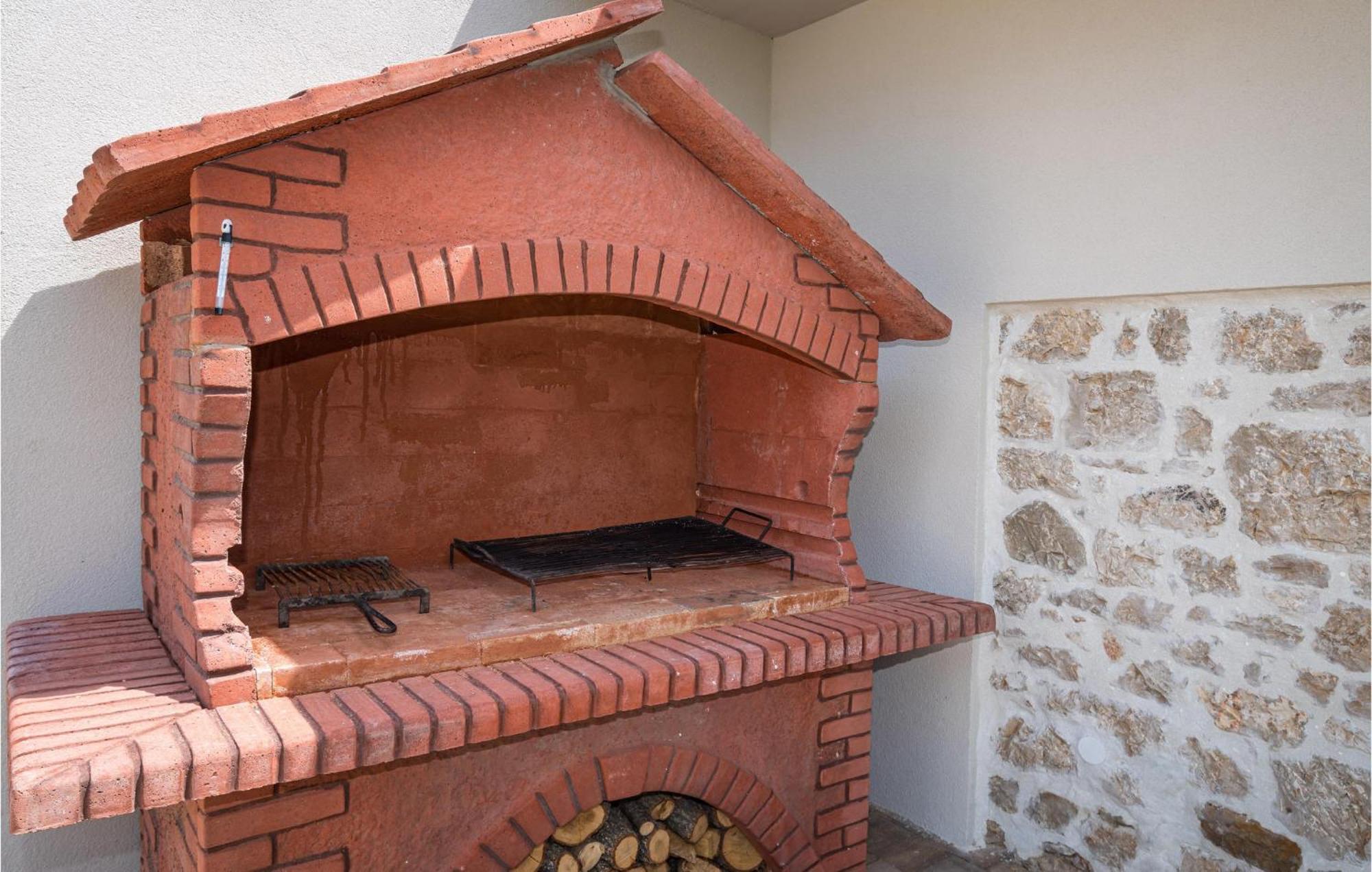 Pet Friendly Home In Murvica With Kitchen Exterior photo
