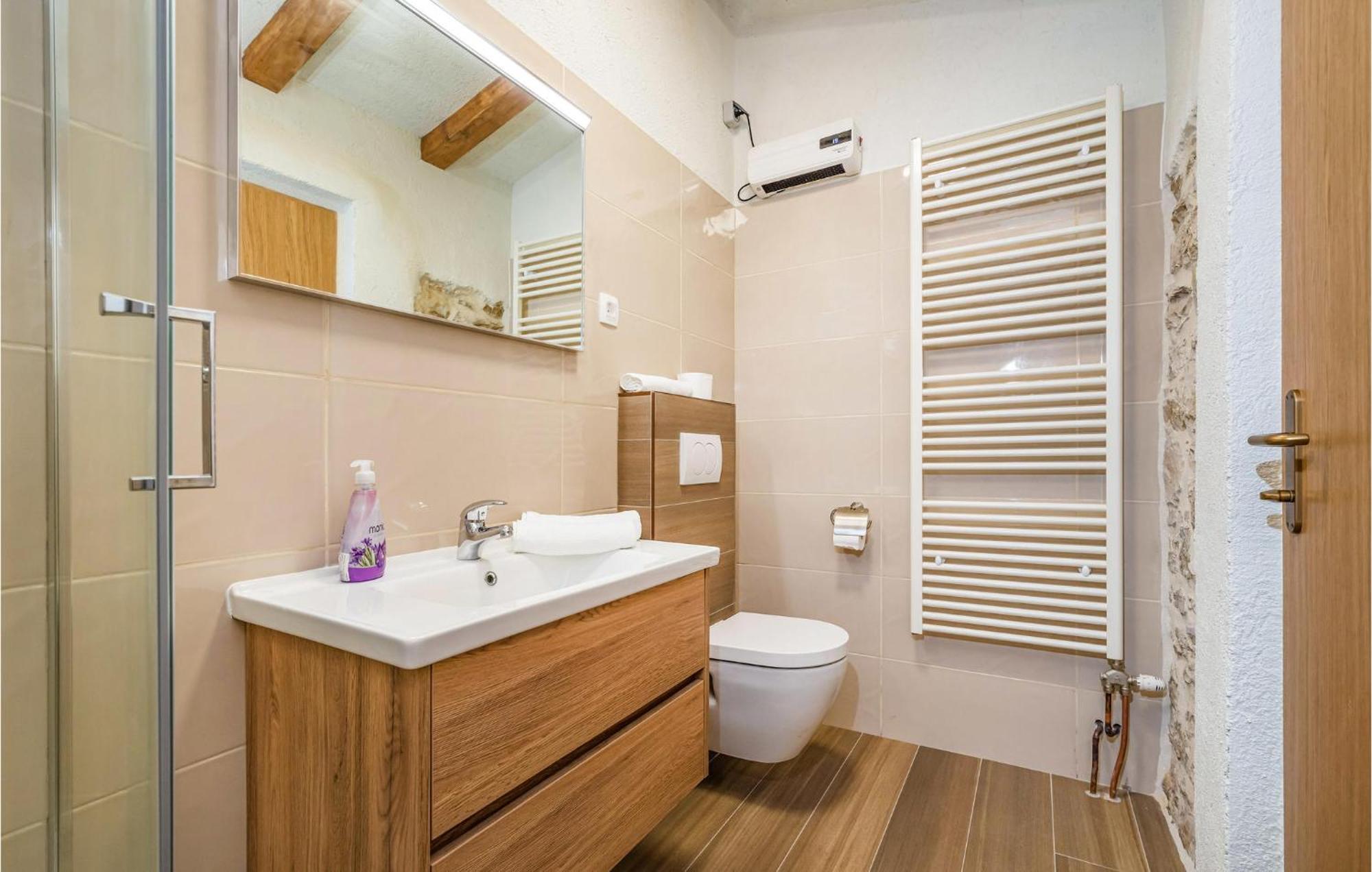 Pet Friendly Home In Murvica With Kitchen Exterior photo